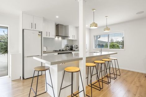 Photo of property in 19 Penton Road, Stanmore Bay, Whangaparaoa, 0932