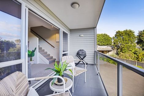 Photo of property in The Strand, 4/16 Ronald Street, Strandon, New Plymouth, 4312