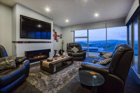 Photo of property in 2 Madeira Close, Whitby, Porirua, 5024