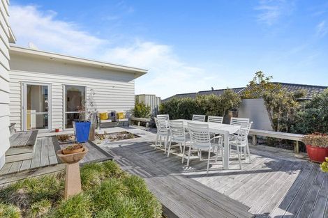 Photo of property in 10 Veronica Close, Red Beach, 0932