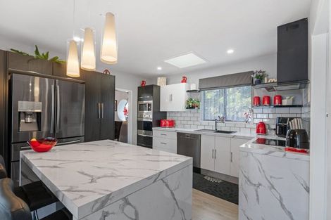 Photo of property in 22 Glenora Place, Hornby, Christchurch, 8042