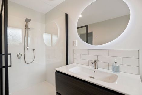 Photo of property in 50 Bowen Street, Cambridge, 3434