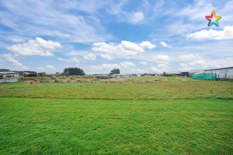 Photo of property in 27 Glenda Place, Seaward Bush, 9812