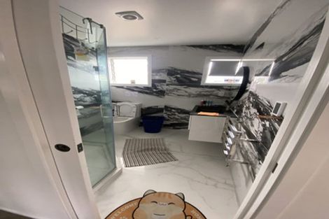 Photo of property in 1/30 Sunnyfield Crescent, Glenfield, Auckland, 0629