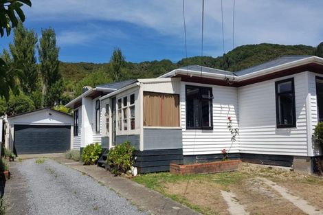Photo of property in 3 Gardiner Grove, Wainuiomata, Lower Hutt, 5014