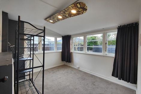 Photo of property in 28 Whites Line West, Woburn, Lower Hutt, 5010