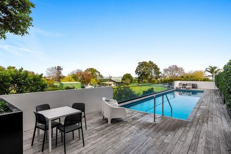 Photo of property in Frank Sargeson Apts, 2/74g Anzac Street, Takapuna, Auckland, 0622