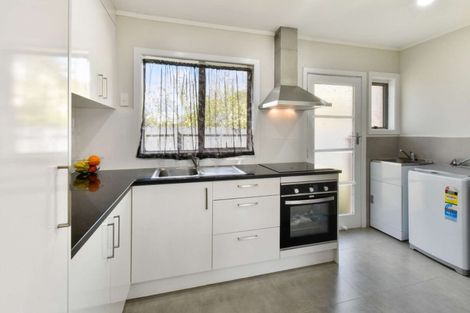 Photo of property in 2/24 Robertson Road, Favona, Auckland, 2024