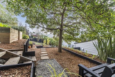 Photo of property in 66 Eden Street, Island Bay, Wellington, 6023