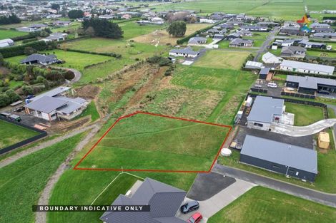 Photo of property in 27 Glenda Place, Seaward Bush, 9812