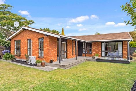 Photo of property in 27 Camberwell Place, Avonhead, Christchurch, 8042