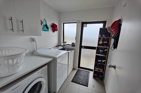 Photo of property in 103 Aviemore Drive, Highland Park, Auckland, 2010