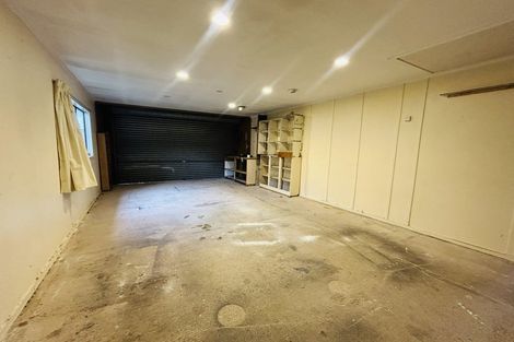 Photo of property in 43 Neil Avenue, Te Atatu Peninsula, Auckland, 0610