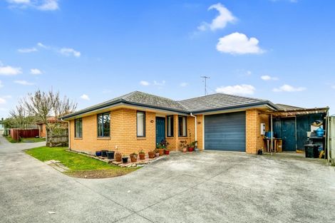 Photo of property in 35 Plumley Crescent, Mangere, Auckland, 2022