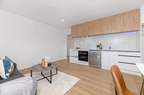 Photo of property in 70d Lincoln Park Avenue, Massey, Auckland, 0614