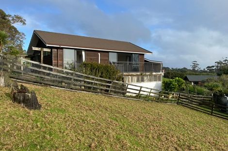 Photo of property in 20 Roberts Road, Matakatia, Whangaparaoa, 0930