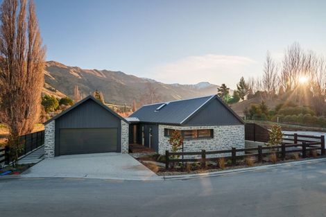 Photo of property in 7 Kamana Rise, Wanaka, 9382