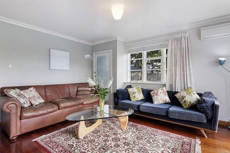 Photo of property in 2 Serwayne Place, Sunnyvale, Auckland, 0612