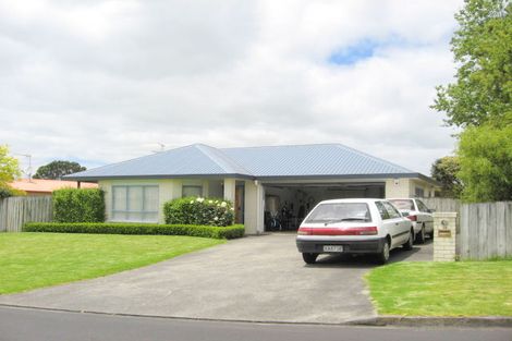 Photo of property in 18 Landon Place, Pukekohe, 2120