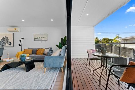 Photo of property in 2/18 Sylvan Crescent, Te Atatu South, Auckland, 0610