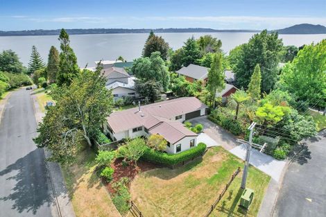 Photo of property in 1 Tupara Crescent, Kawaha Point, Rotorua, 3010