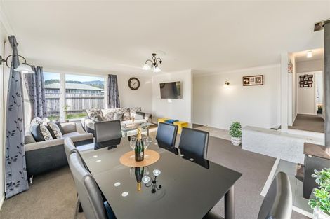 Photo of property in 21 Totara Park Road, Clouston Park, Upper Hutt, 5018