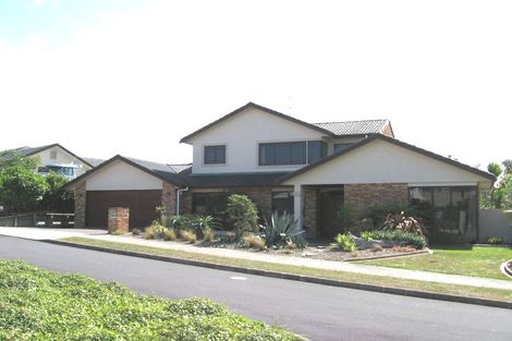 Photo of property in 5 Lupetti Rise, West Harbour, Auckland, 0618