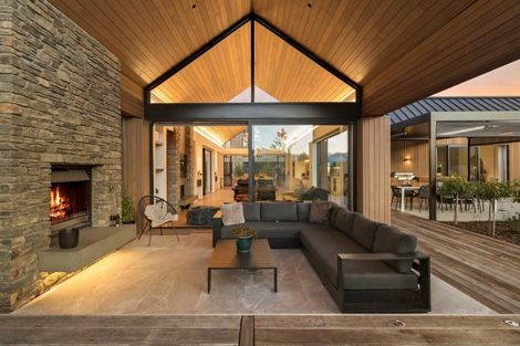 Photo of property in 14 Deans Drive, Wanaka, 9305