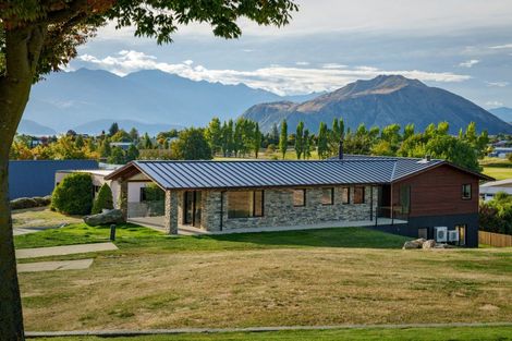Photo of property in 93 Plantation Road, Wanaka, 9305