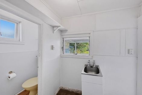 Photo of property in 21 Edgeware Road, Palmerston North, 4410