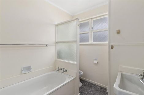 Photo of property in 71a Commercial Road, Helensville, 0800