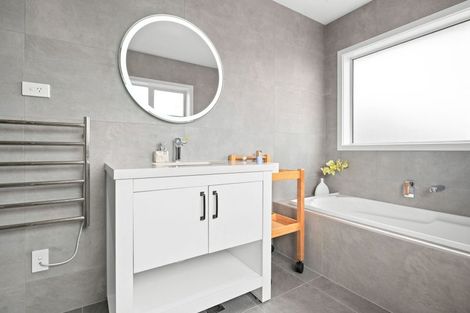 Photo of property in 1/7 Tudor Crescent, Chedworth, Hamilton, 3210