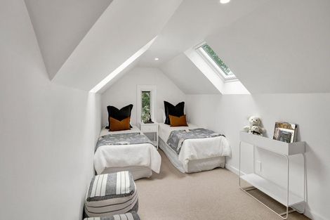 Photo of property in 10 Mangorei Road, Strandon, New Plymouth, 4312