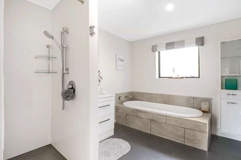 Photo of property in 8 Dulcie Place, Harewood, Christchurch, 8051