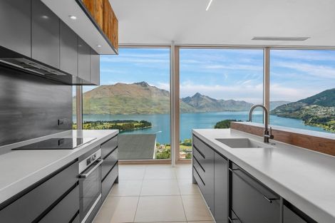 Photo of property in 32 Edinburgh Drive, Queenstown, 9300