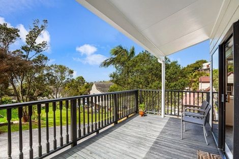 Photo of property in 2/32 Palliser Lane, Browns Bay, Auckland, 0630