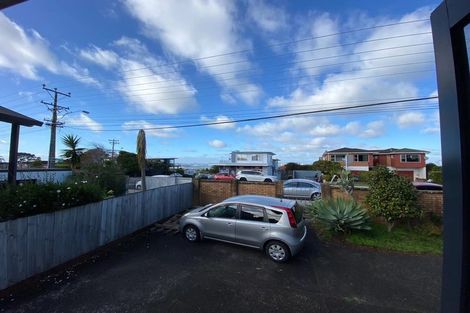 Photo of property in 96 Pupuke Road, Hillcrest, Auckland, 0627