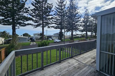 Photo of property in 21 Battiscombe Terrace, Waitara, 4320