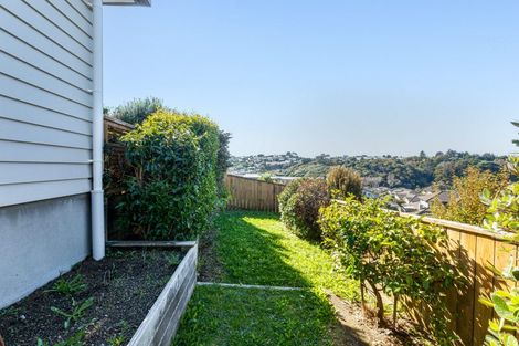 Photo of property in 5 Tongariro Drive, Aotea, Porirua, 5024