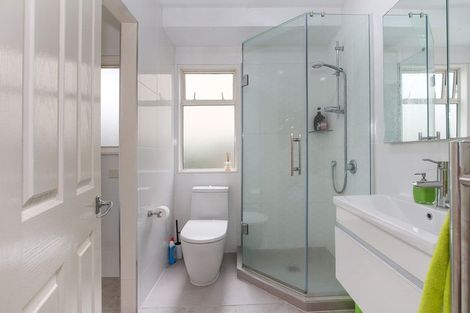 Photo of property in 2/111 Beach Road, Castor Bay, Auckland, 0620