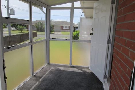 Photo of property in 2/24 Dale Crescent, Pakuranga, Auckland, 2010