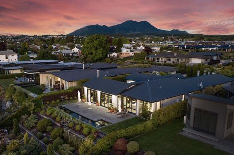 Photo of property in 29 Pukenamu Road, Rainbow Point, Taupo, 3330