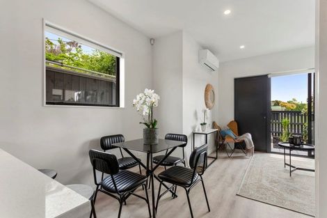 Photo of property in 2/86 Gloria Avenue, Te Atatu Peninsula, Auckland, 0610