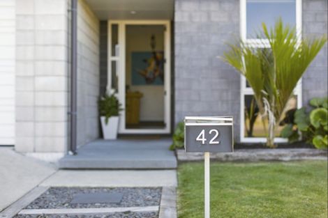 Photo of property in 42 Butterworth Crescent, Papamoa Beach, Papamoa, 3118