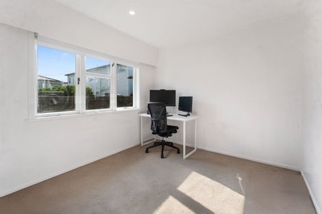 Photo of property in 8 Becroft Drive, Forrest Hill, Auckland, 0620