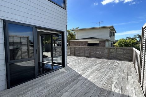 Photo of property in 3d Orchard Road, Browns Bay, Auckland, 0630