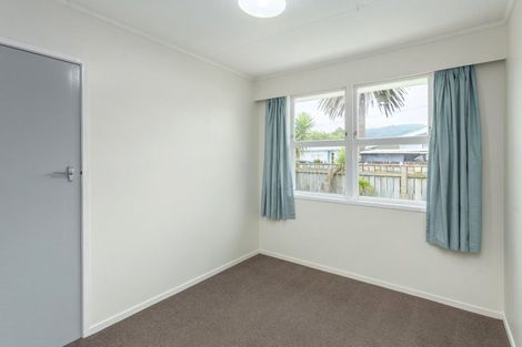 Photo of property in 9 Hardie Grove, Featherston, 5710