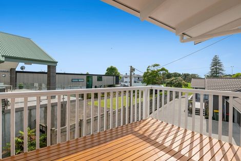 Photo of property in 7 William Bayes Place, Red Beach, 0932