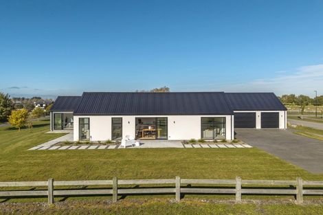 Photo of property in 14 Village Green Drive, Huntingdon, 7774