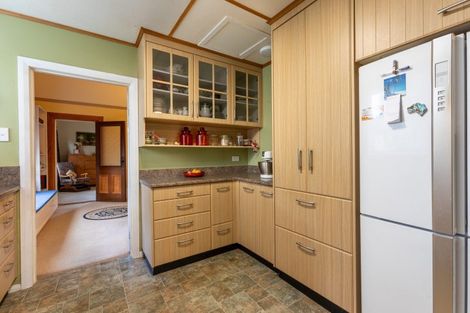 Photo of property in 16 Hunter Street, Dannevirke, 4930